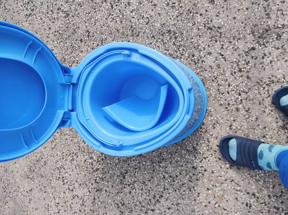 Преносима, подвижна тоалетна