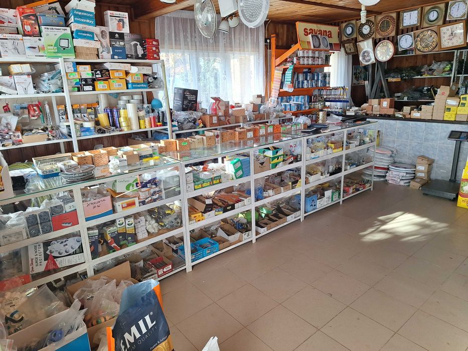 Spatiu comercial. locuinta . Hala