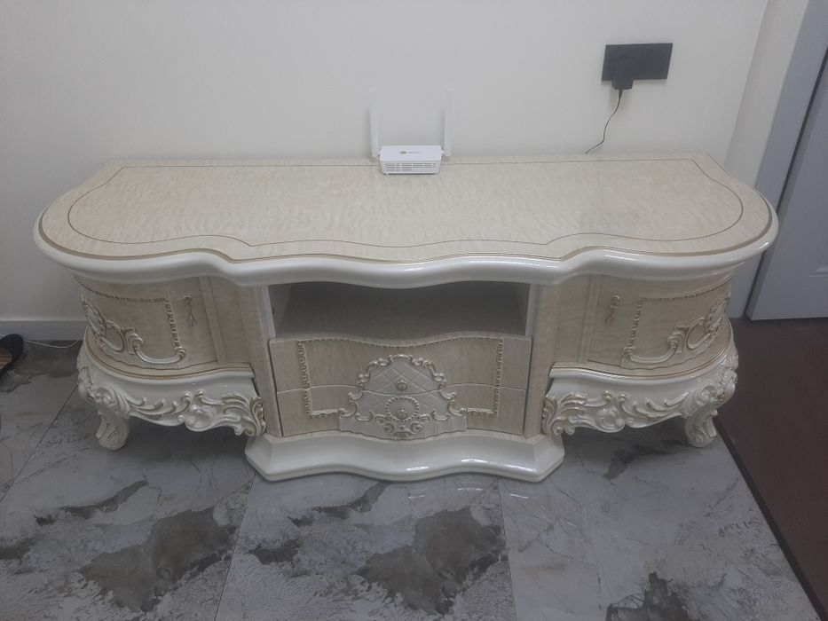 Тв тумба Диор малазия