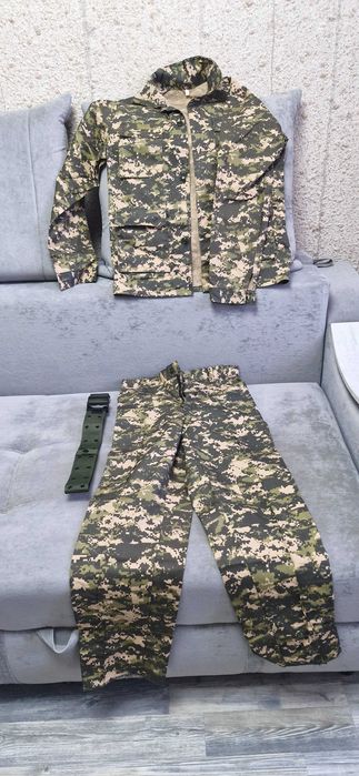 Срочно!  Продам  военную школьную форму  44р