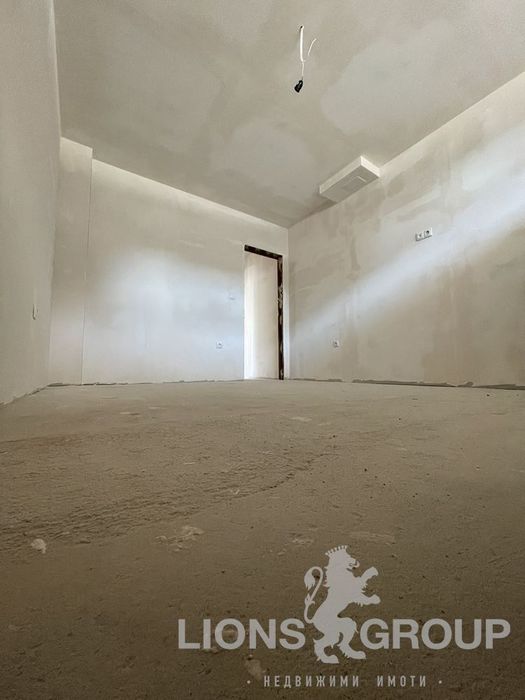 Продава се Тристаен апартамент в Варна, Възраждане 2 - 111 кв.м за 856 €/кв.м - Снимка #11