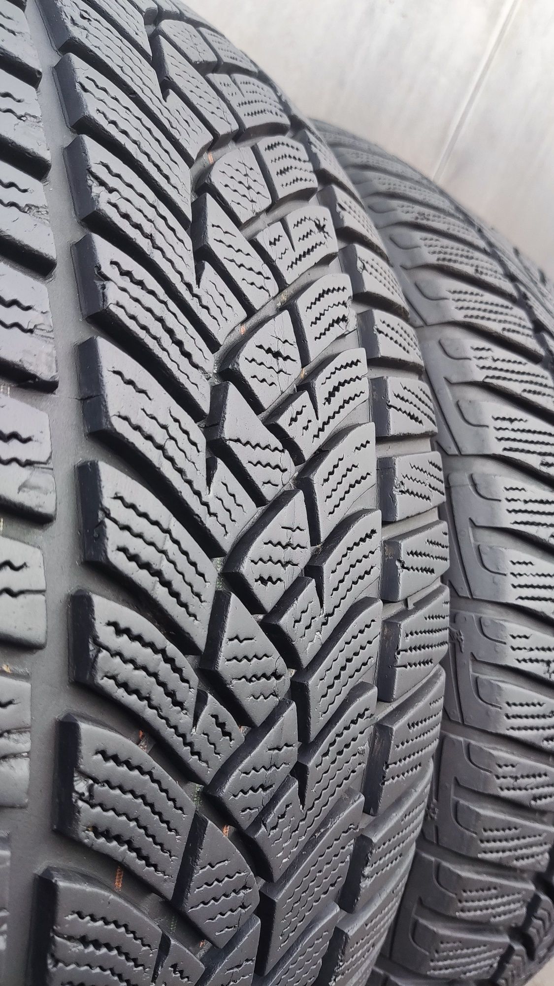4бр. зимни гуми 245/45/17 GoodYear Ultra Grip Performance 
dot23
7.6mm