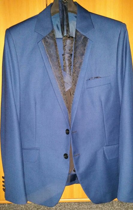 Costum barbati mărimea 48