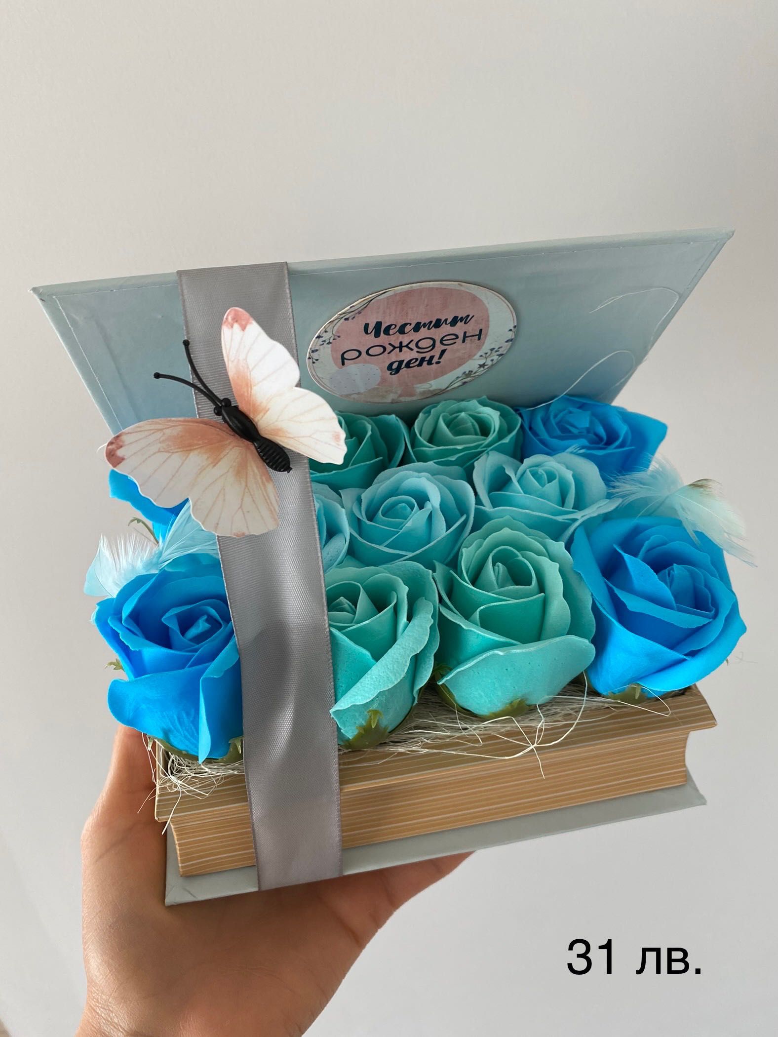 Аранжирани сапунени рози в кутии букет в кутия подарък цветя