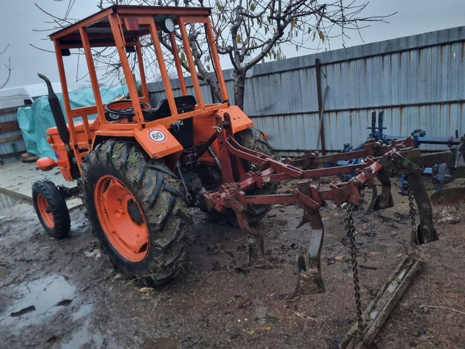 Vând tractor fiat 500