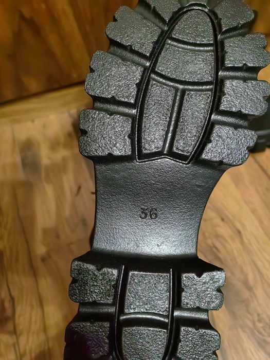 Черни,  модерни, масивни ботуши