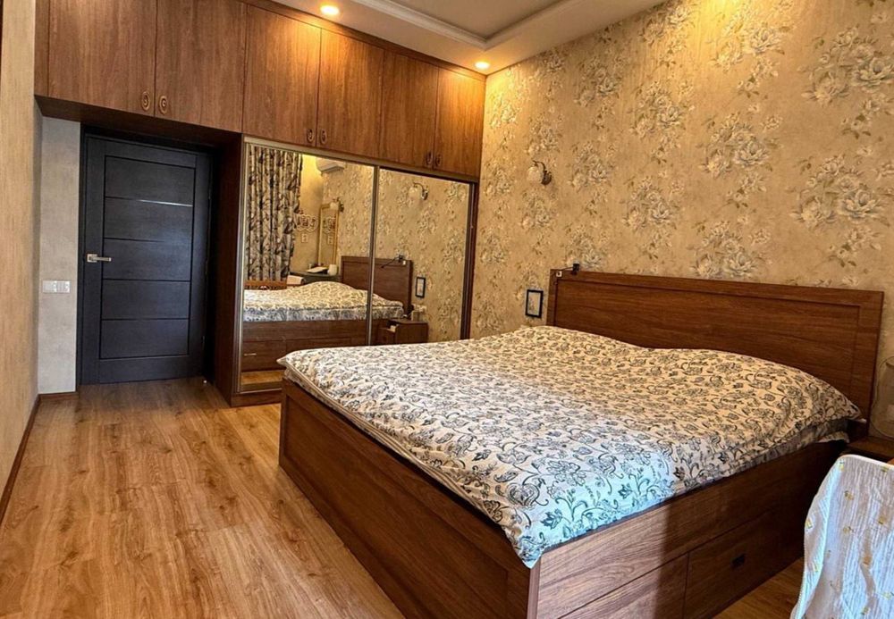 Продается 2в3 комнатная квартира , во Аккурган, напротив кафе Брэдли