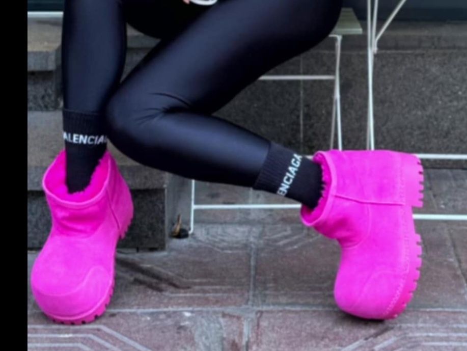 Купувани от Djofra/ Balenciaga мега якия модел апрески 38,5