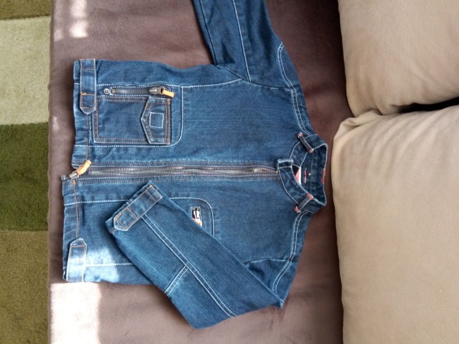 гъзарско дънково яке, кецове и тениски