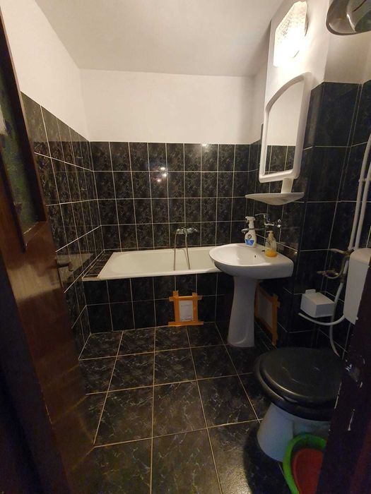 Persoana fizică vând apartament cu 4 camere str Ion Meșter nr.4