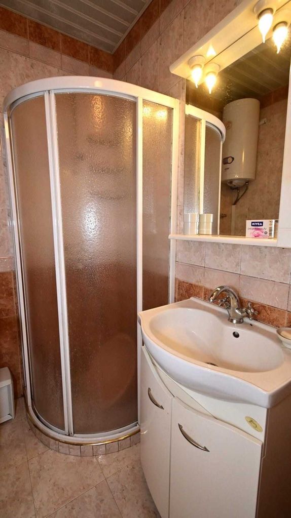 Дава се под наем Двустаен апартамент в Перник, Център - 68 кв.м за 433.5 € - Снимка #8