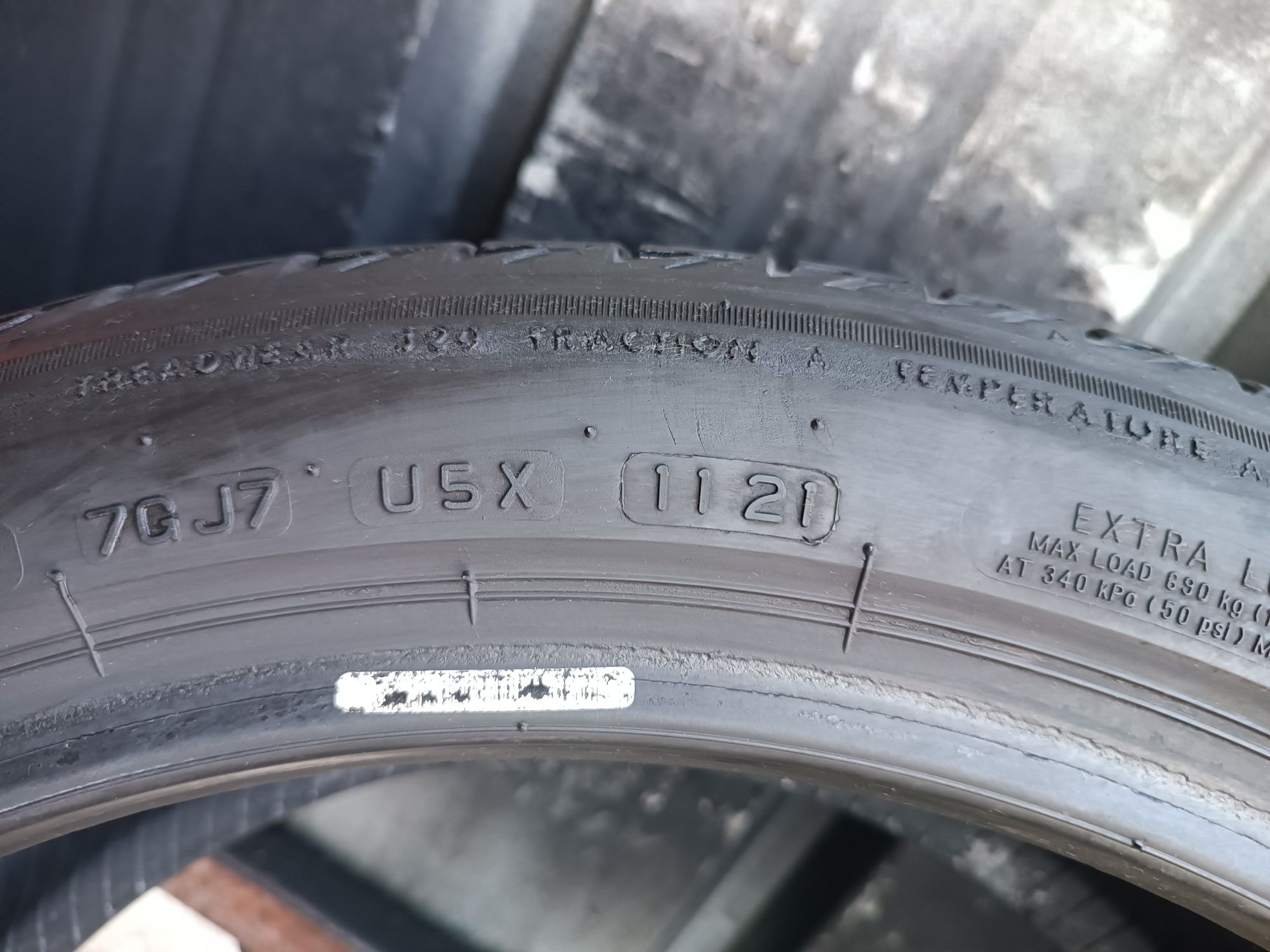 225/45/18 Bridgestone Дот 1121