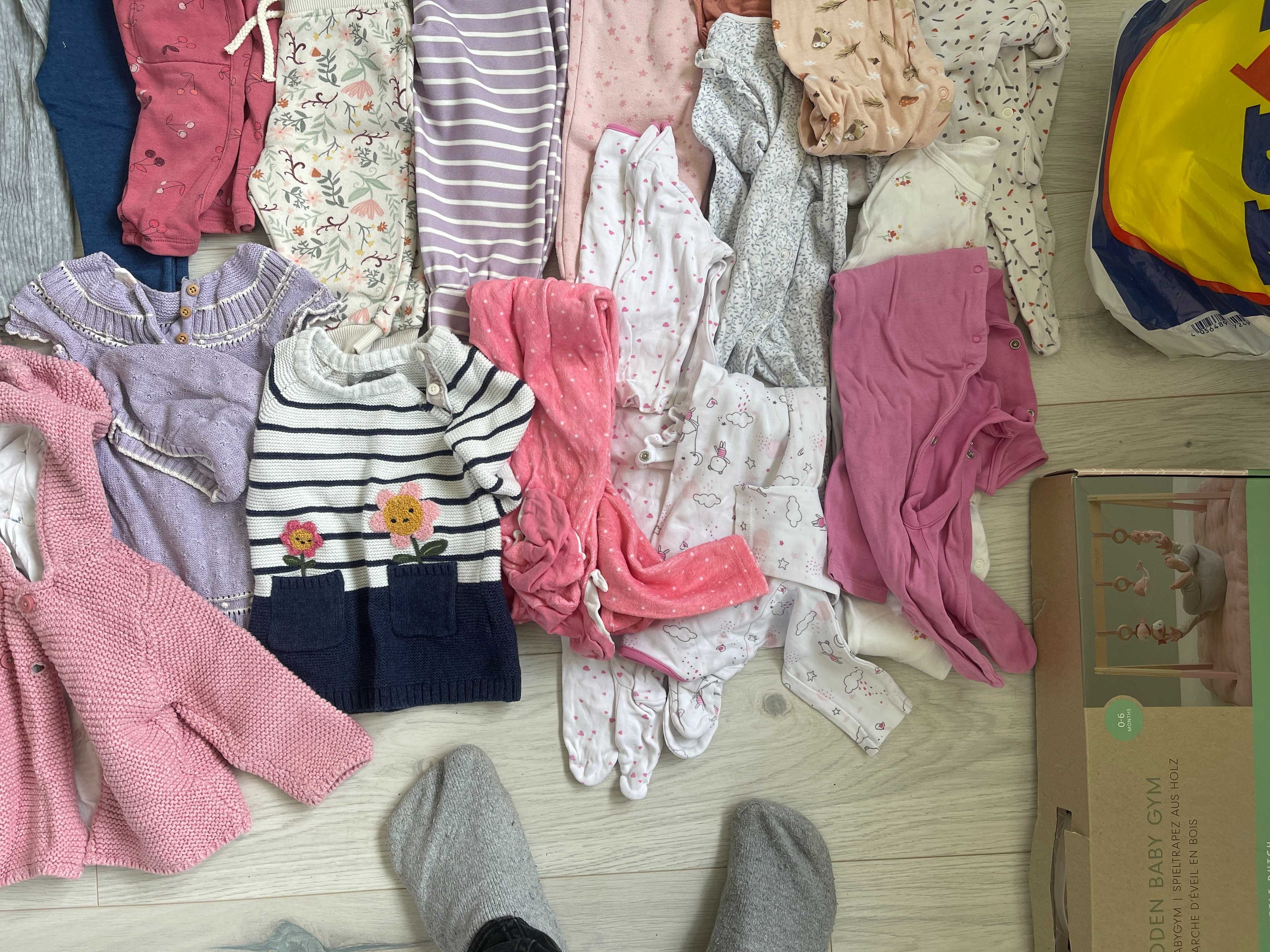 огромен пакет дрехи за момиченца, 6 - 9 месеца, спални костюми и др