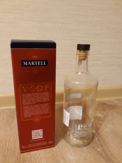 Бутилка с кутия от коняк Martell V.S.О.Р red barrels за колекция