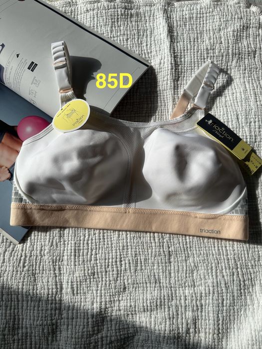 Спортно Бюстие “Triumph”