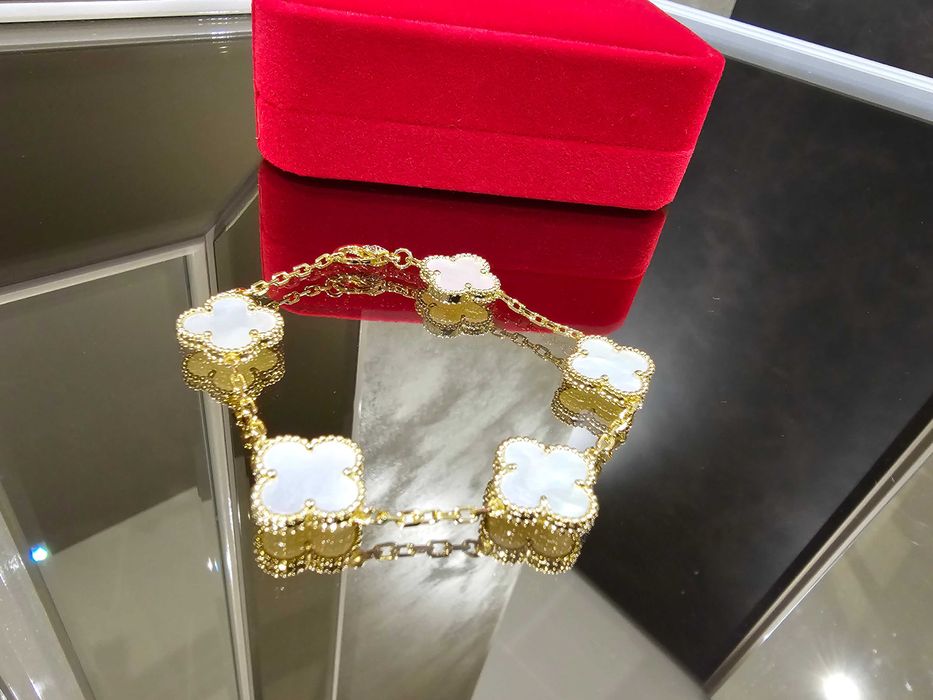Van Cleef & Arpels VCA Mother of Pearl 5 Motifs Alhambra Дамска Гривна