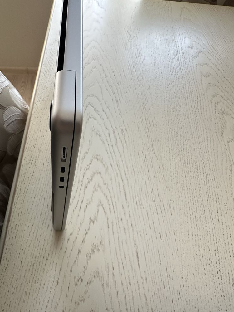 Като нов Apple MacBook Pro 14 (2021), Apple M1 Pro, RAM 16GB,1TB SSD