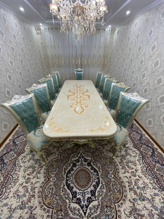 Цехдан жозибакор (хуррам) стол ва стуллар