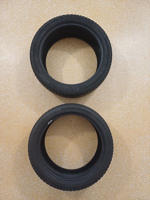 Vând anvelope 245/40/19