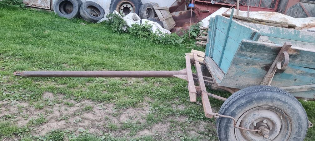 Vindem carut cu proțap  de tractor