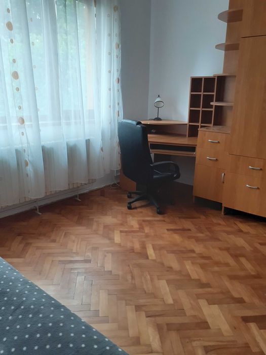 Proprietar închiriez apartament de 2 camere decomandate / Piața Hermes