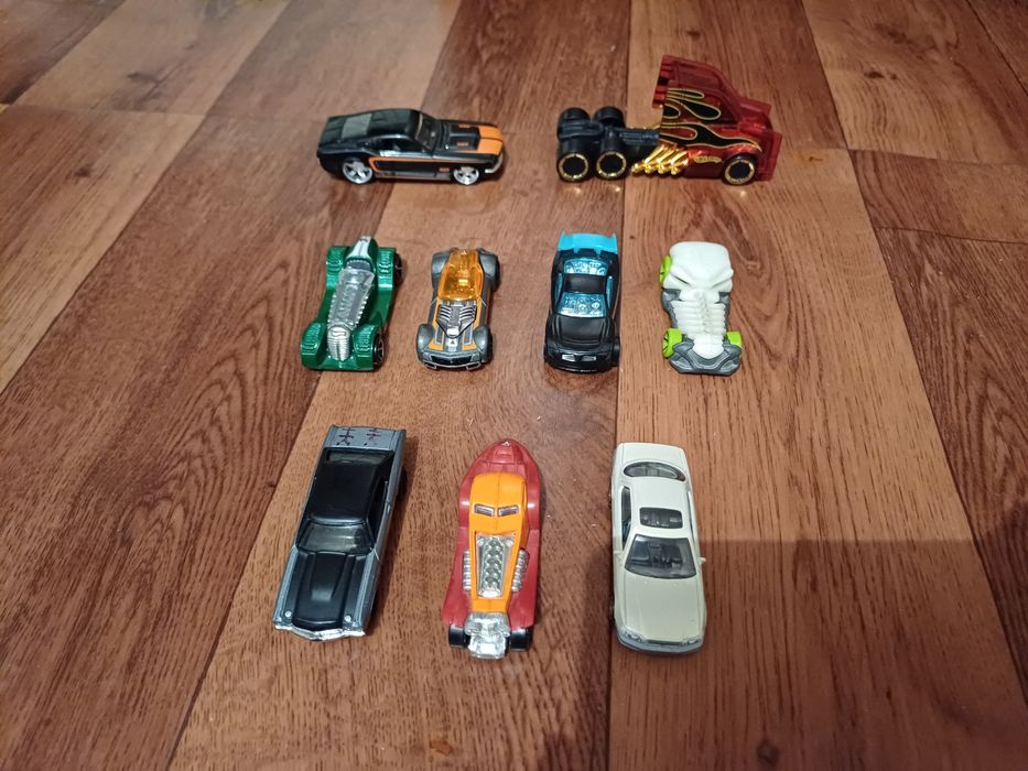 Продам Hot Wheels машинки