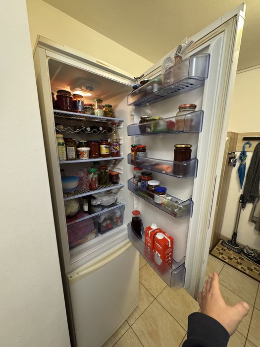 Combina frigorifica frigider + congelator Arctic