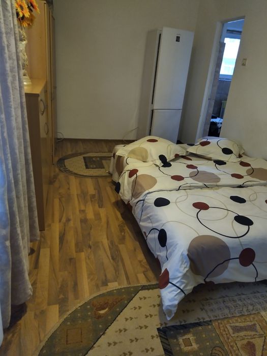 Închiriez garsonieră