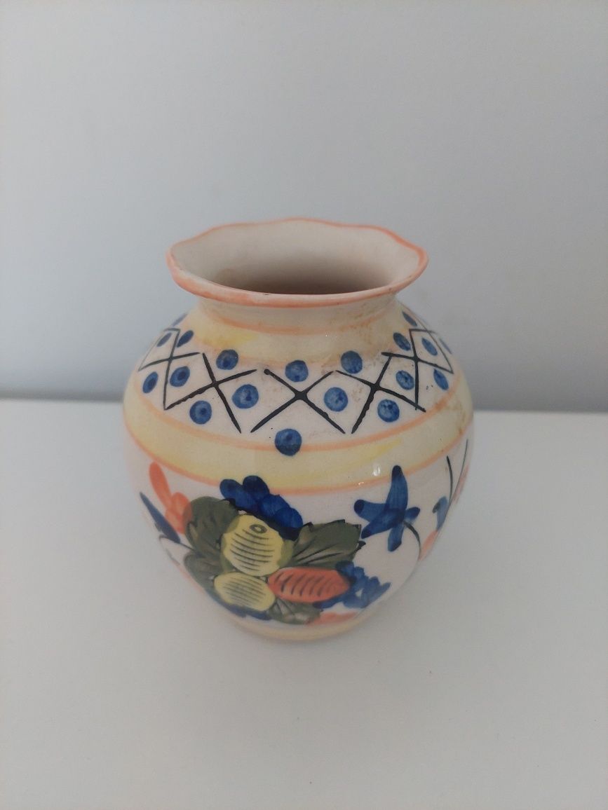 Vază decorativă din ceramică