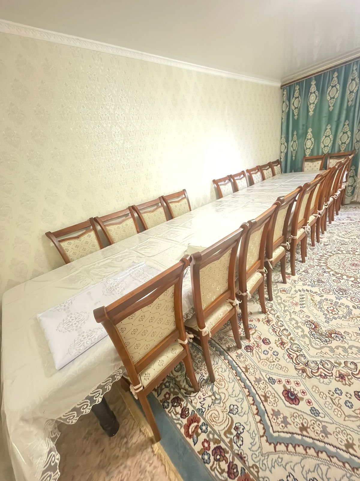 Стол и стулья продаются. Можно отдельно и вместе