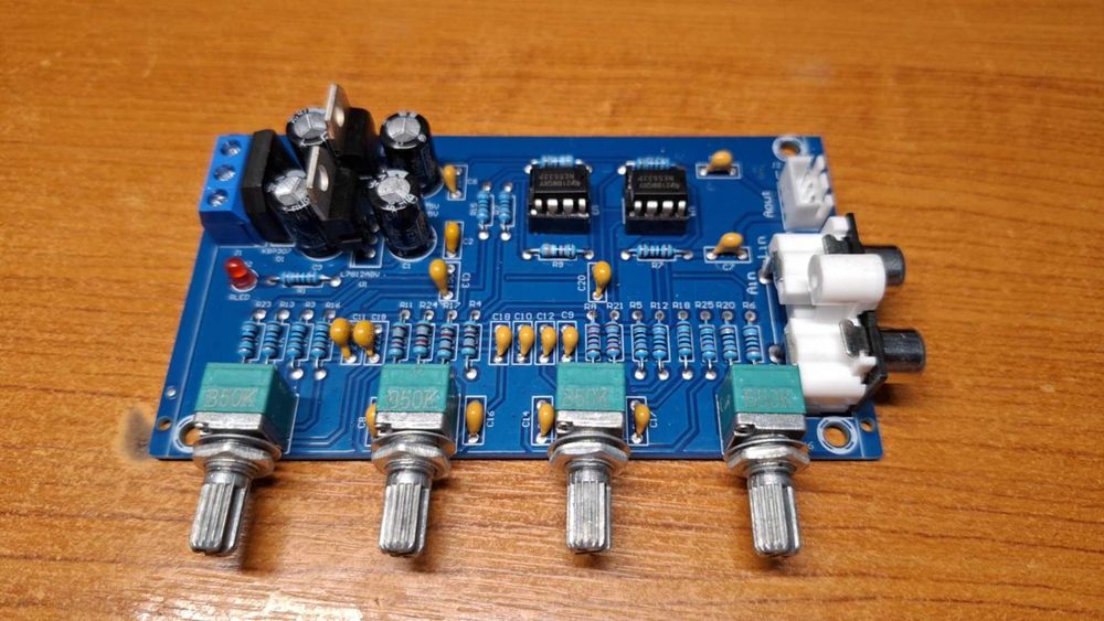 Preamplificator si corector de ton activ NOU