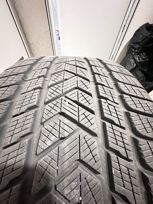 285/45R21 113W  и 315/40R21 115W комплект предни и задни гуми Cayenne