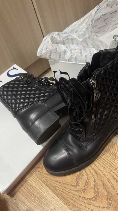 Отдам бесплатное осение ботинки размер 38