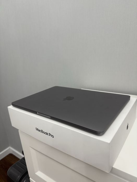 MacBook Pro 13 (Touch Bar Retina)