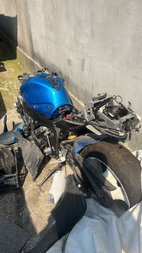 Suzuki gsx r 600 k7 Lovit (motor functional)