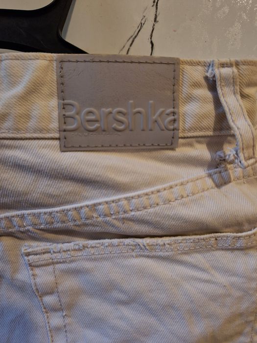 Pantaloni scurti de blugi