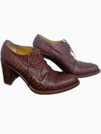 Very elegant old style heeled shoes-Cesare Casadei