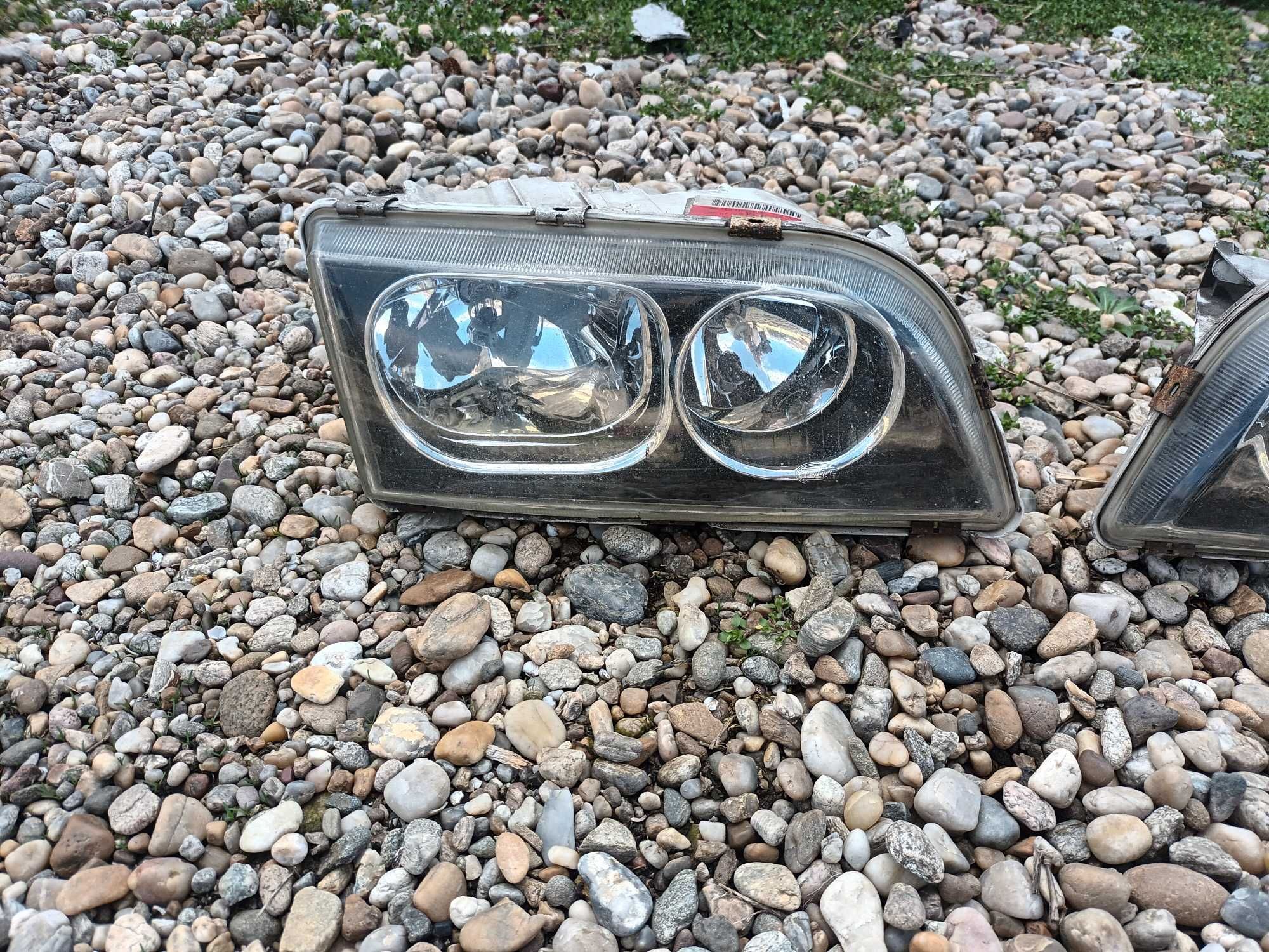 ляв и десен фар за волво В40 С40 VOLVO V40 S40