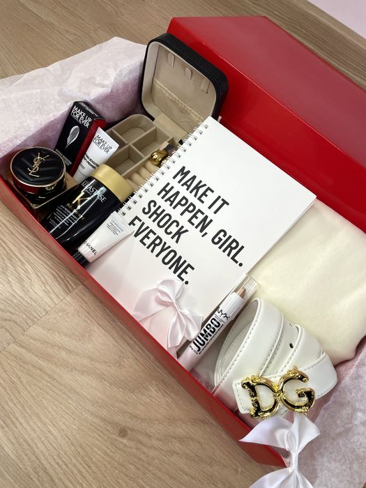 Подаръчна кутия дамска празнична