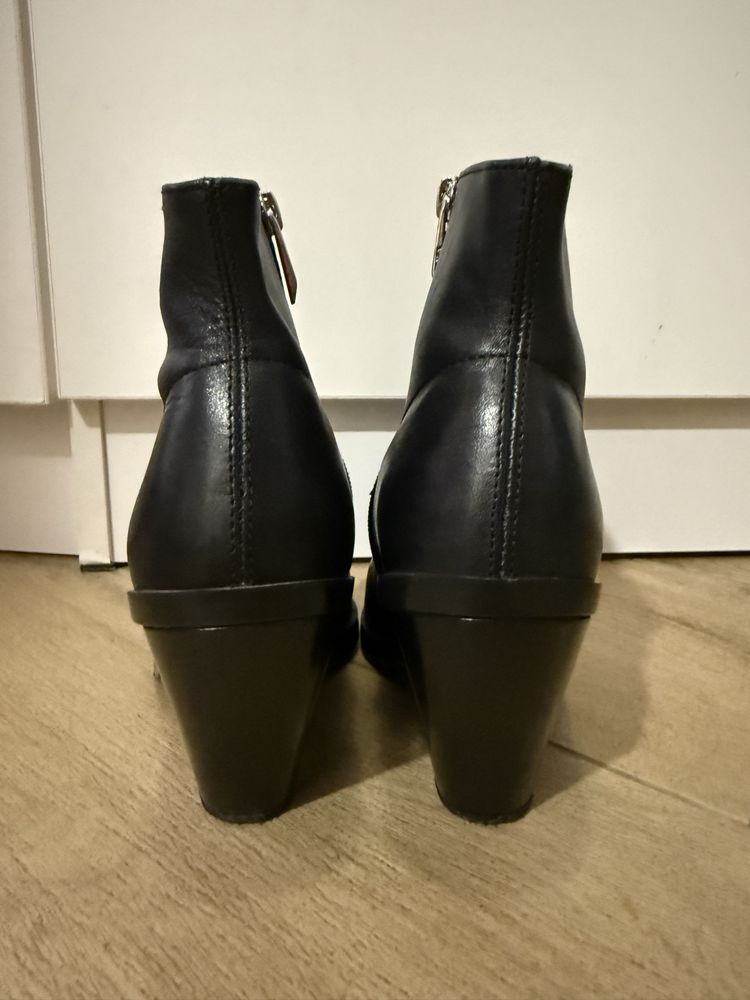 Дамски ботуши Zara  38 естествена кожа, каубойски стил
