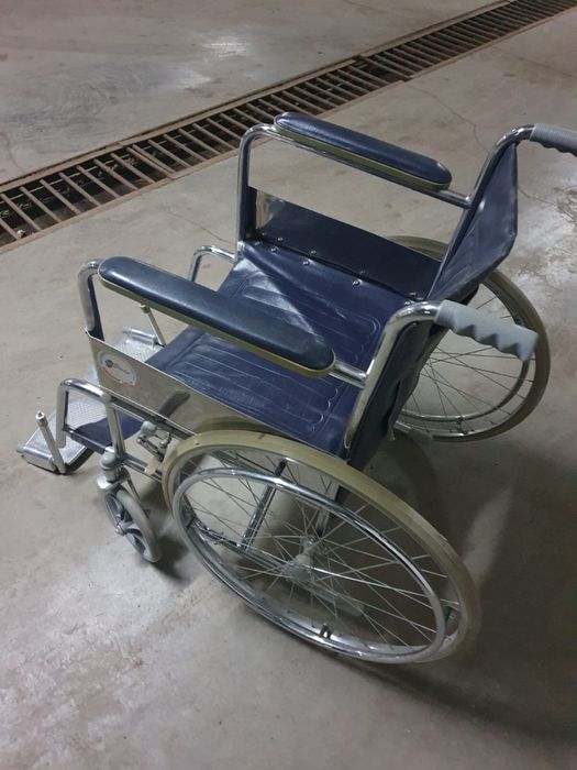 Продаю инвалидную коляску