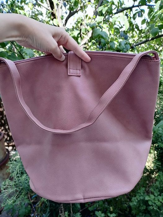 Geantă roz de umăr, încăpătoare