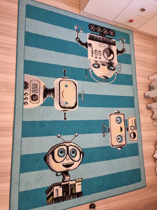 Vând covor camera copii baiat roboti 160 x 220