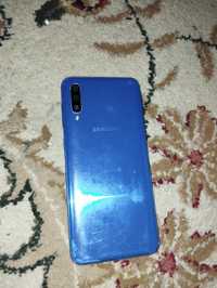 Продам рабочий телефон Samsung A50