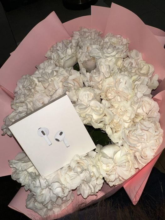 Продам оригинал airpods и букет роз цветы
