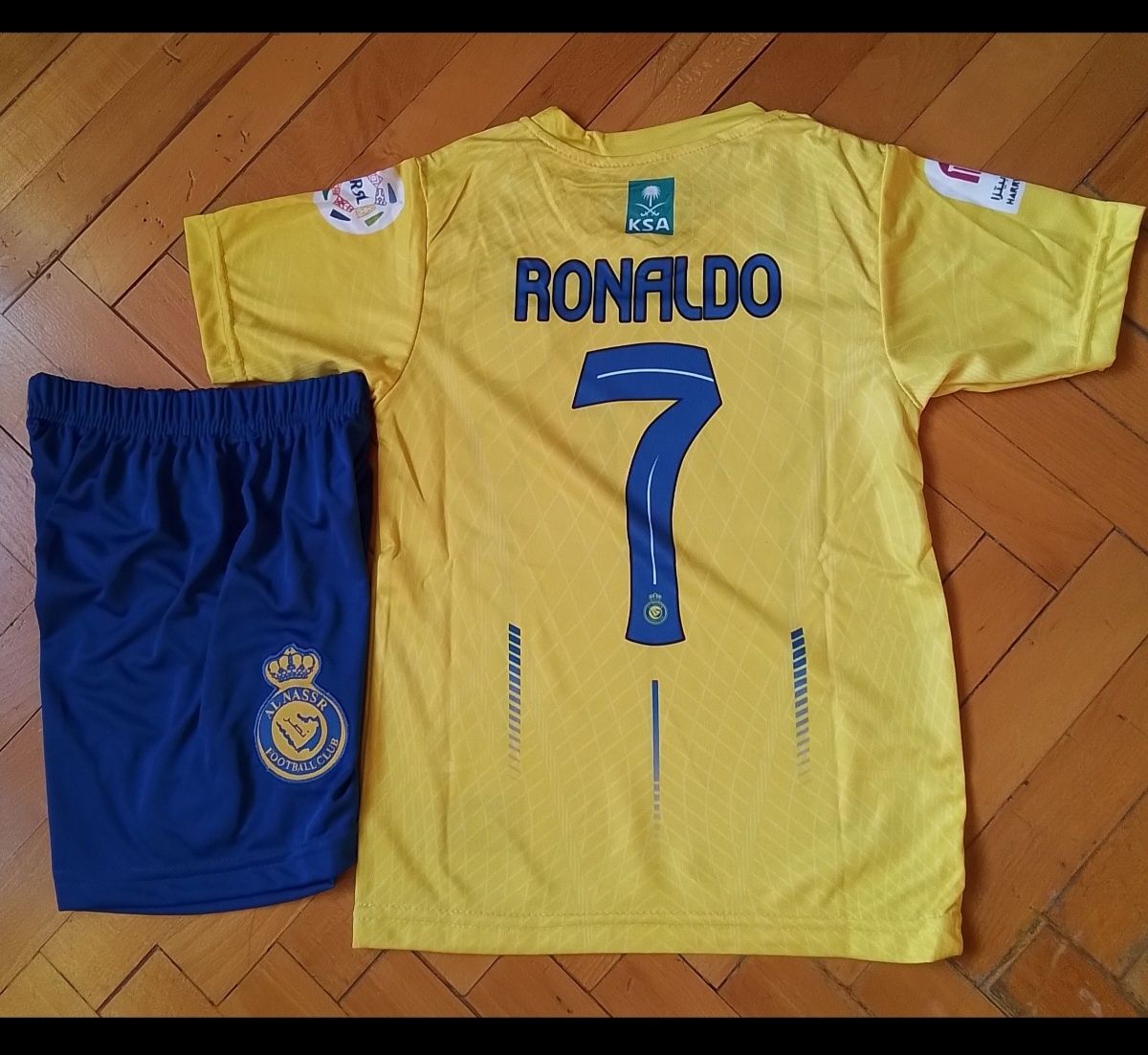 CR7 подаръчен комплект RONALDO- футболен екип, екип анцуг и гети