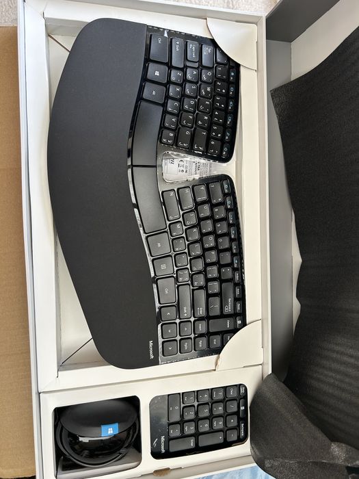 Set Tatatura si Mouse Microsoft Sculpt Ergonomic L5V-0001