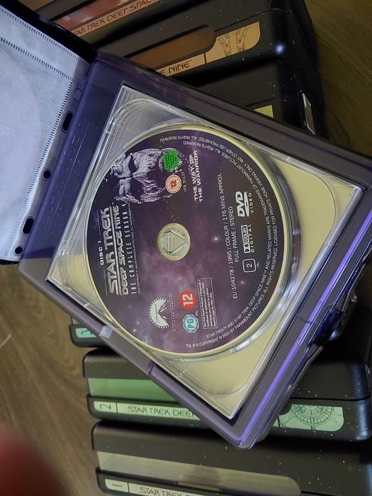 Seria Start Trek - Deep Space Nine pe DVD-uri (completa originala)