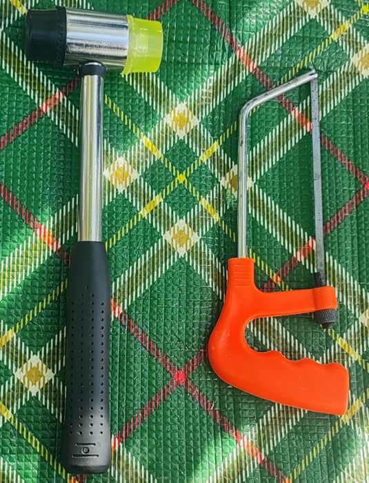 Молоток с резиновыми накладками. Киянка. Пилы. Ножовка