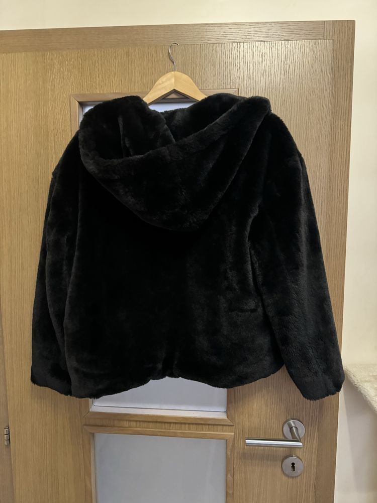 Яке изкуствен косъм с качулка Zara